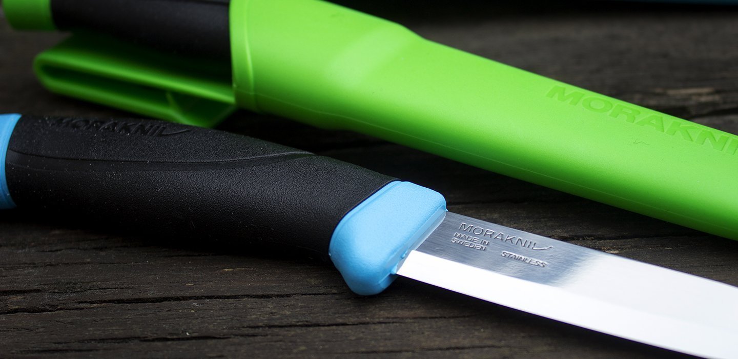 Prosty i niezawodny nóż Mora Companion w plastikowej pochewce - kolor: Green